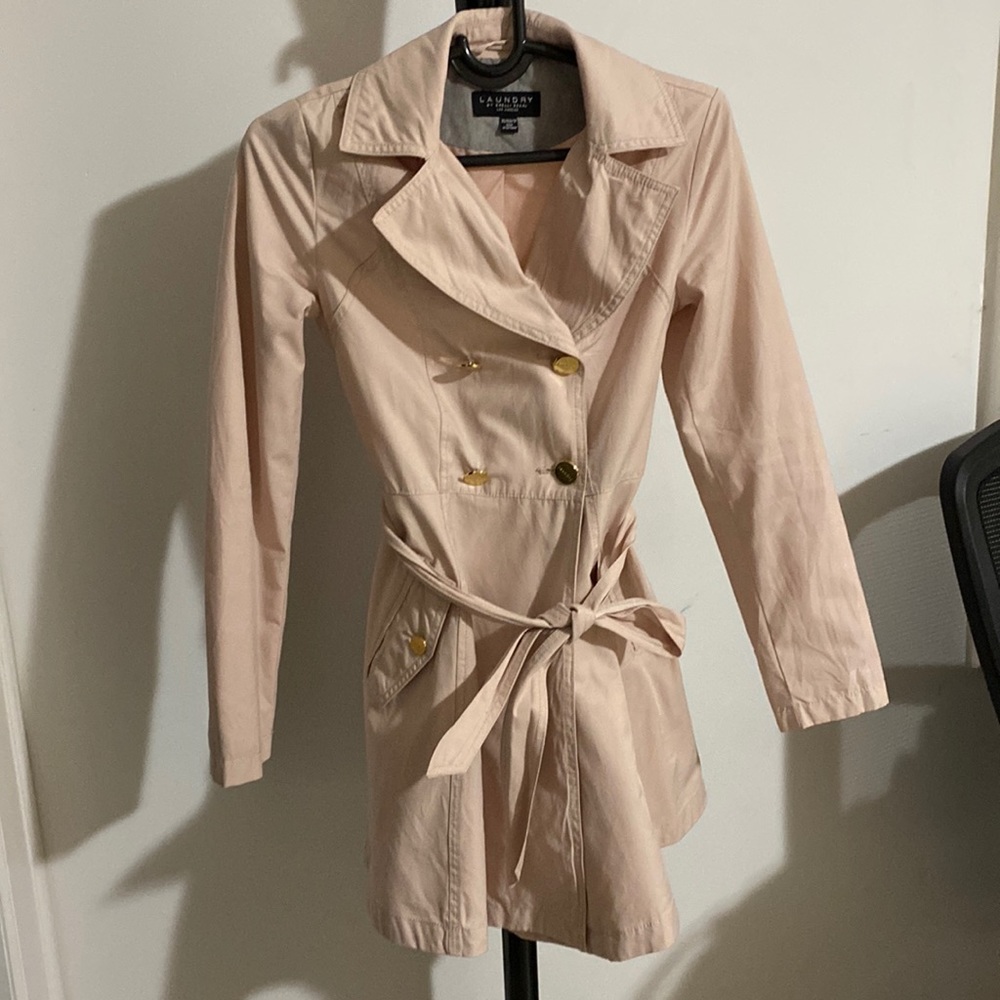 DRESSY RAINCOAT